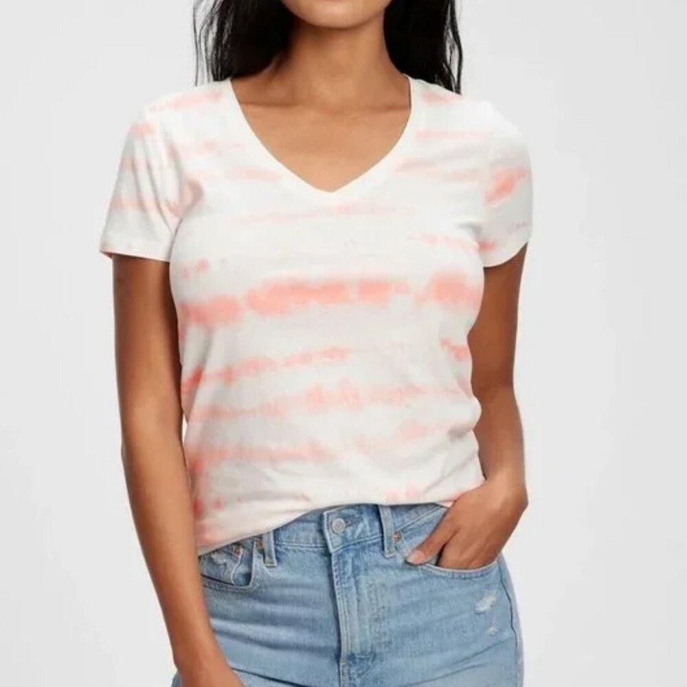 GAP v-neck Tie Dye favorite Tee